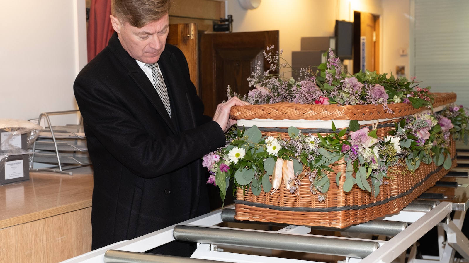 What To Wear To Funeral Visitation