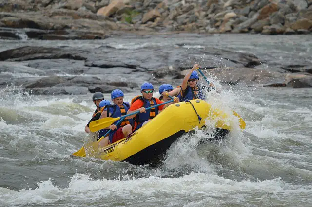 What To Wear To White Water Rafting