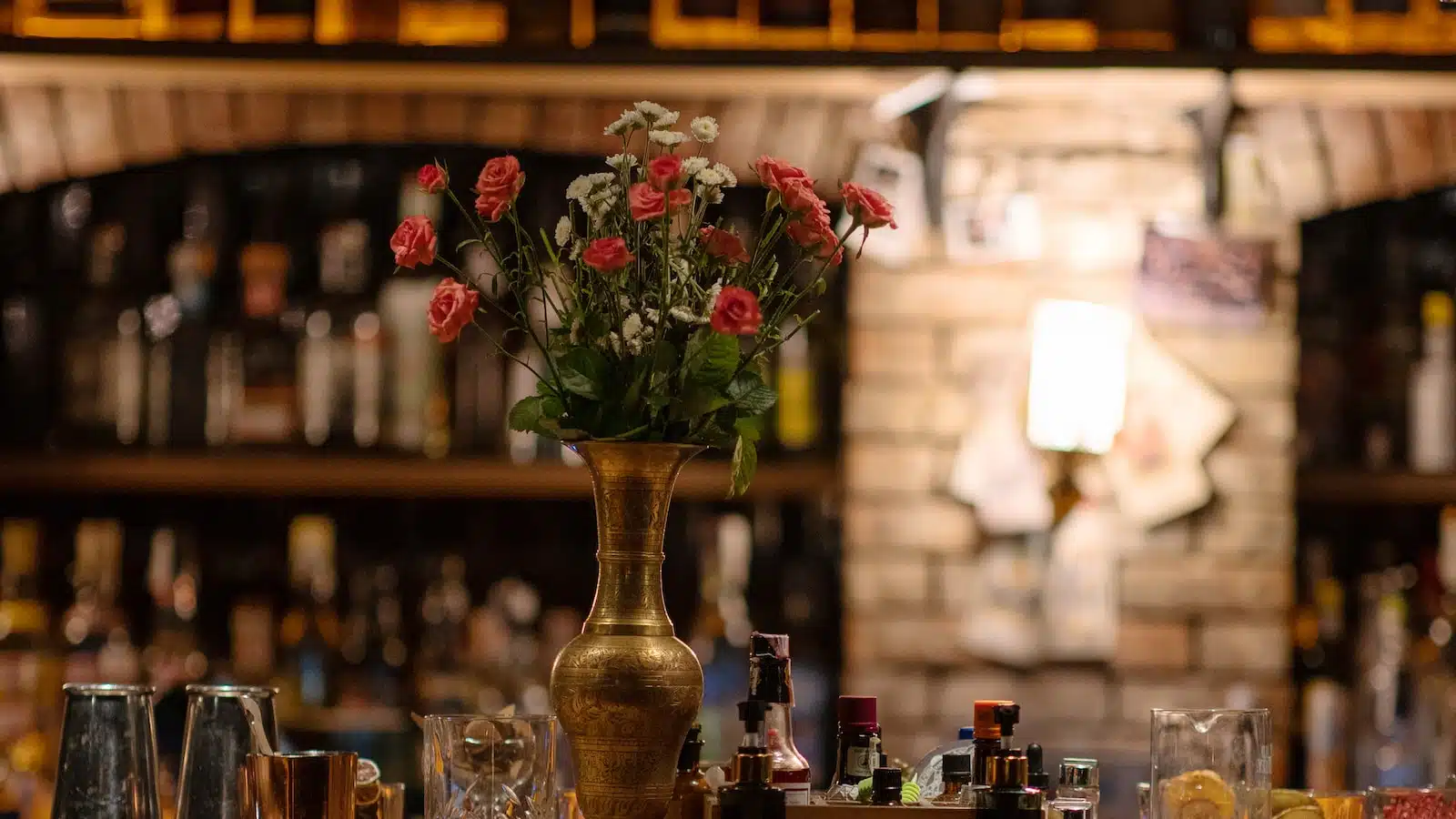 What Do Bartenders Wear