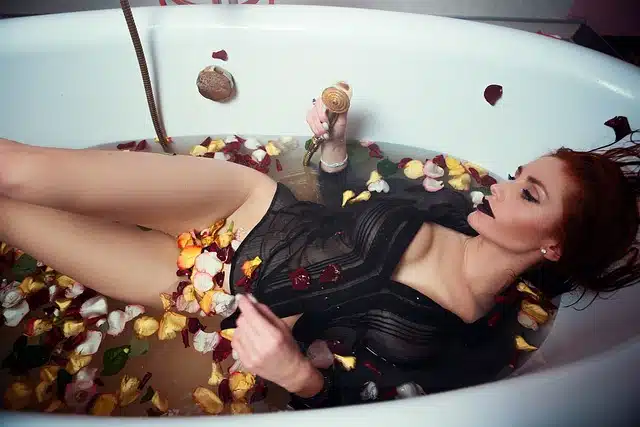 What To Wear With Red Shorts