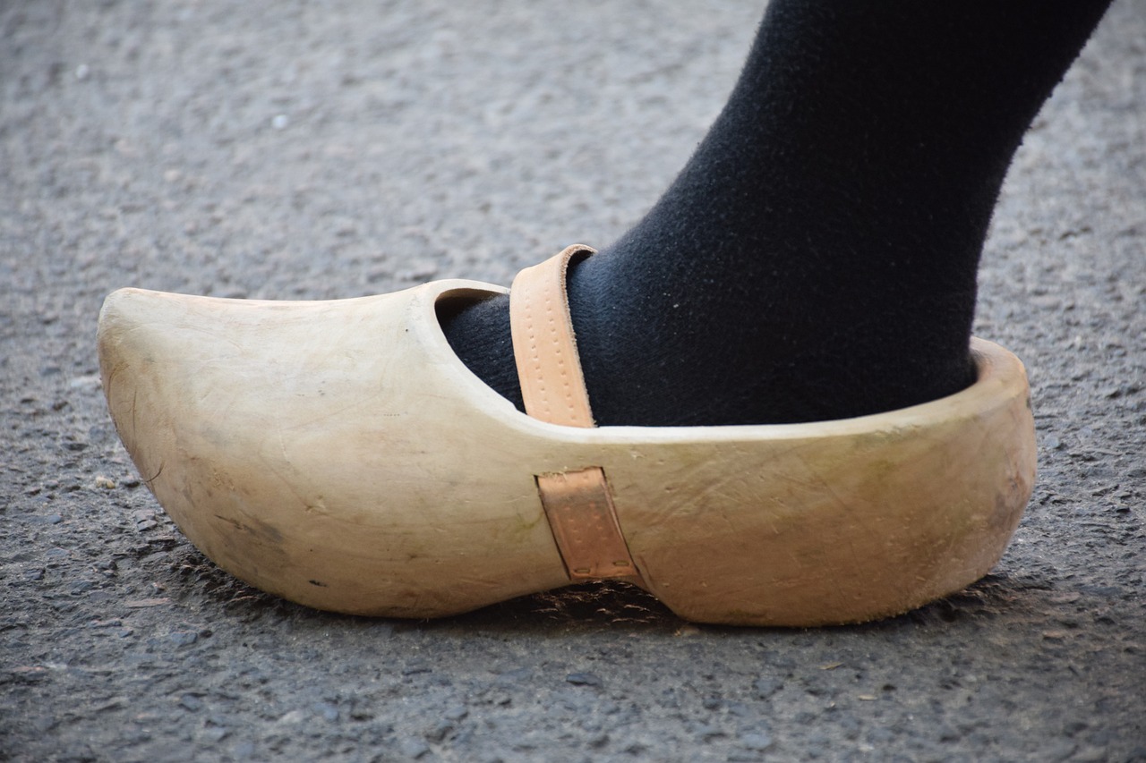 How To Wear Clogs