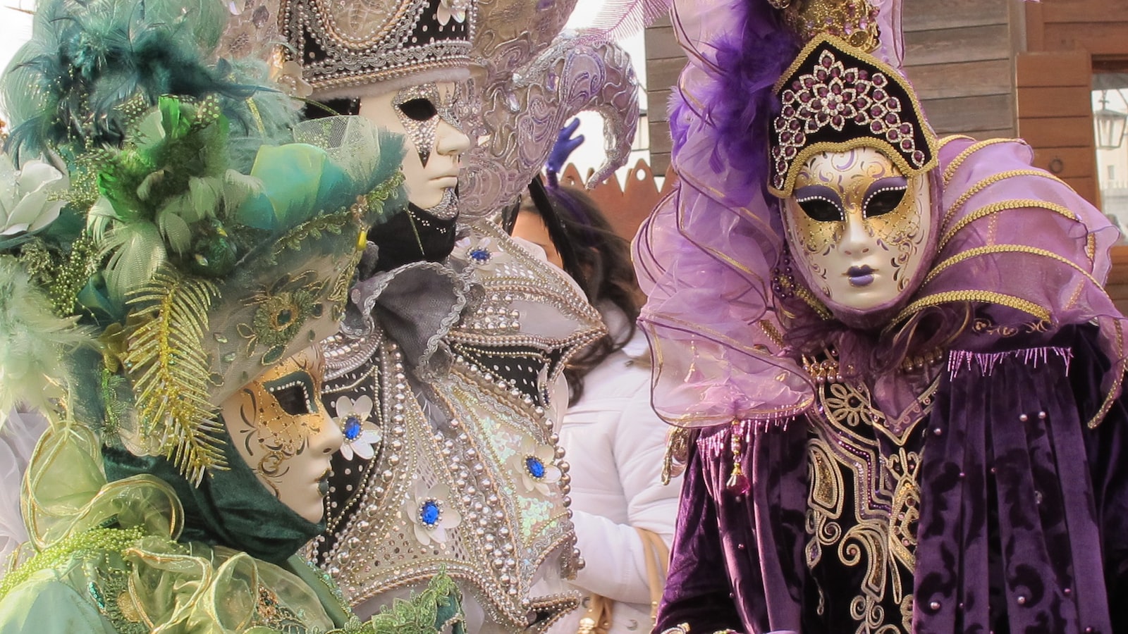 What To Wear For Mardi Gras