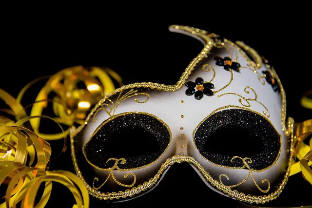 What Do You Wear To A Masquerade Party