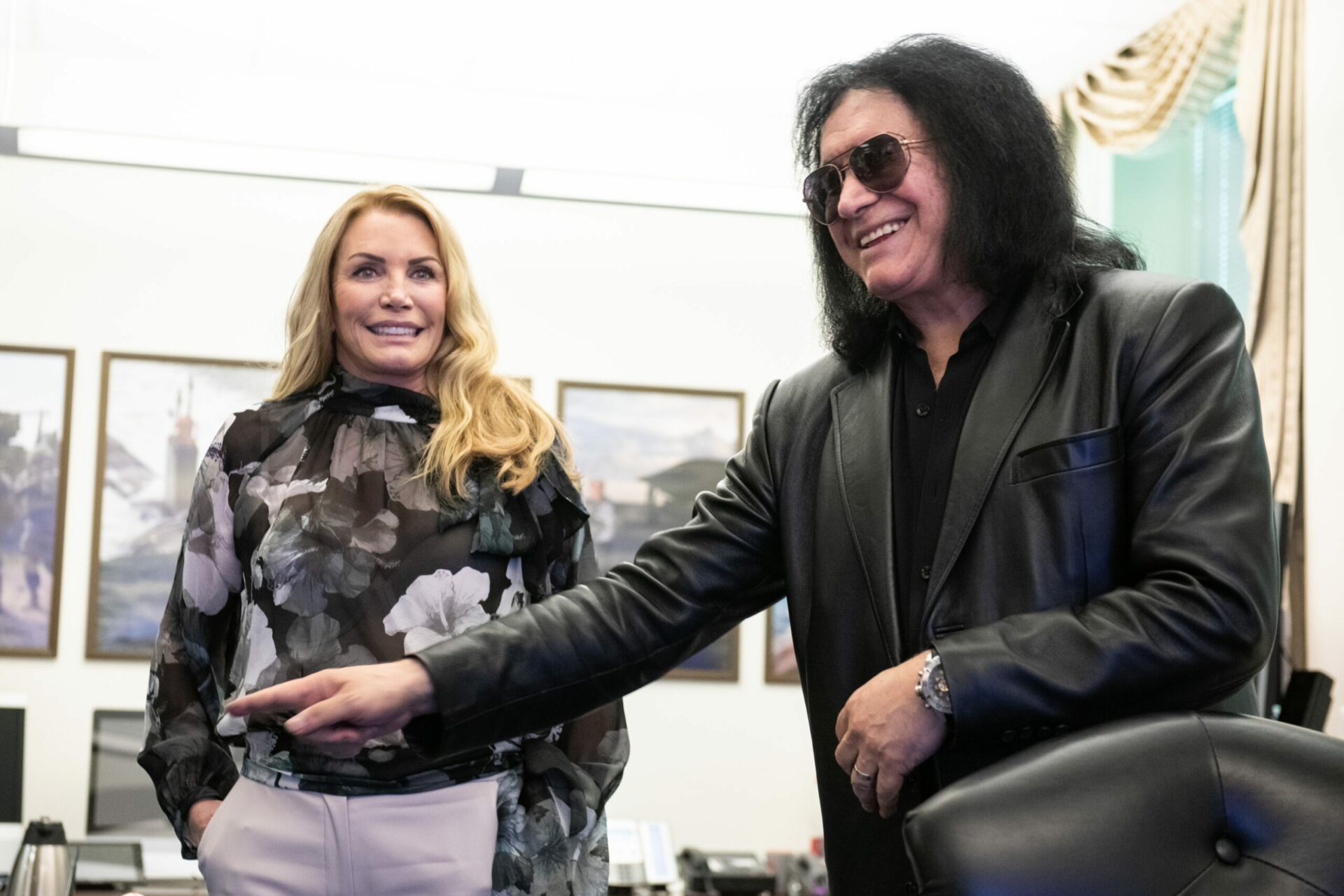 Does Gene Simmons Wear A Wig