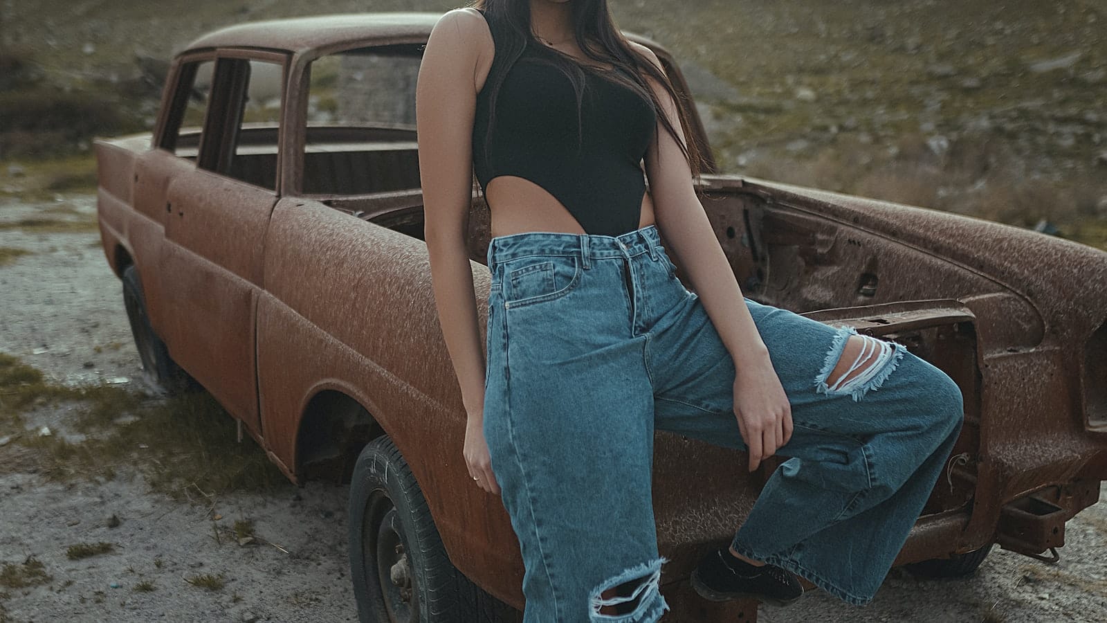 What Color Jeans To Wear With Black Shirt Wear It Well
